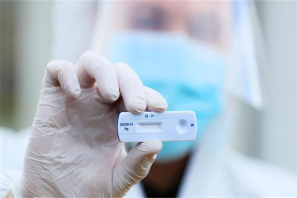FDA says Covid-19 antigen tests may be less sensitive to Omicron variant, but they're still an important tool
